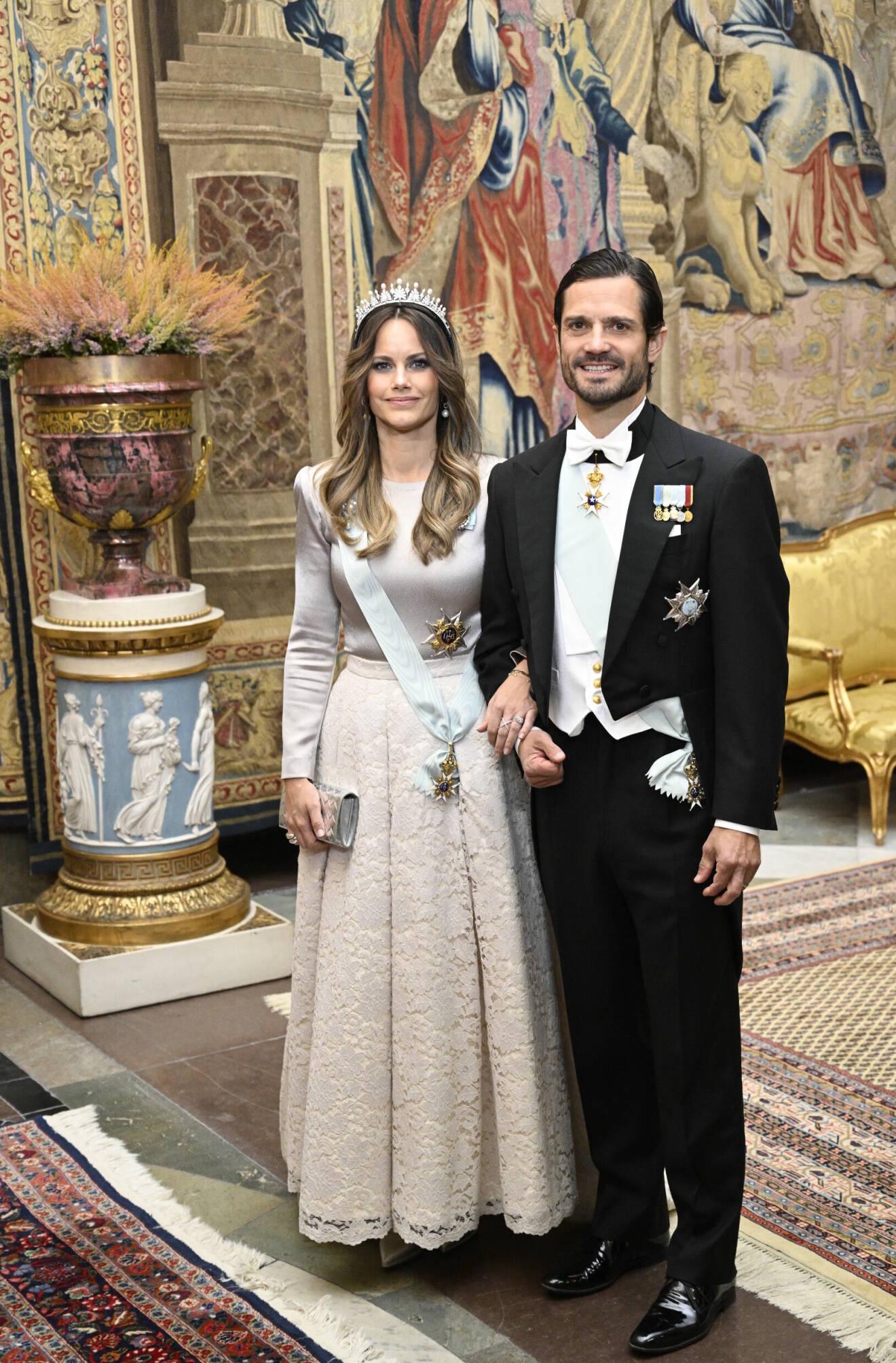 Prinsessan Sofia och prins Carl Philip är på representationsmiddag på Stockholms slott.