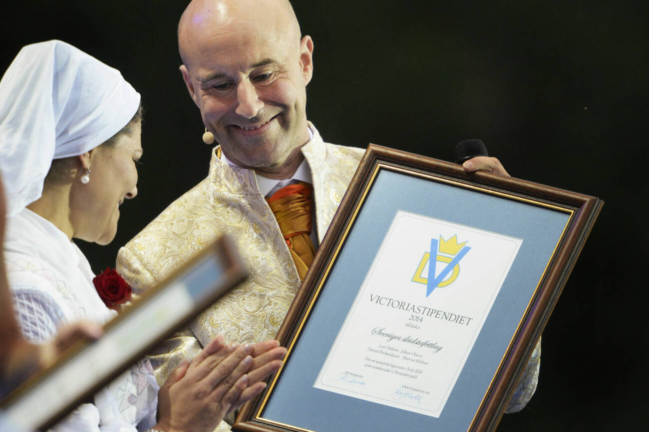Kronprinsessan Victoria delar tillsammans med Mark Levengood ut Victoriastipendiet 2014 under årets firande av kronprinsessan Victorias födelsedag i Borgholm på Öland.