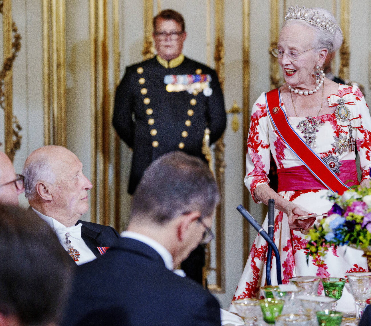 Drottning Margrethe och kung Harald vid galamiddagen på Amalienborg i Köpenhamn