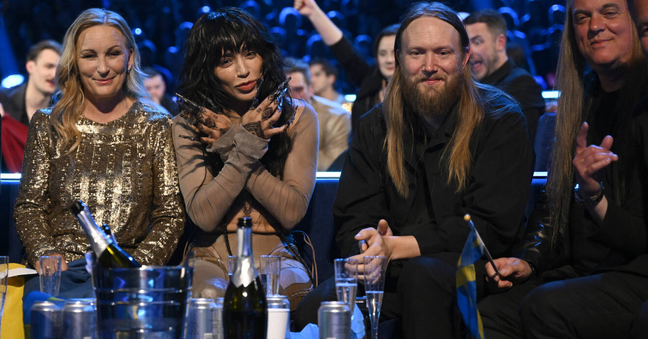 Loreen sitter bredvid pojkvännen Charli Ljung under Eurovision semifinalen