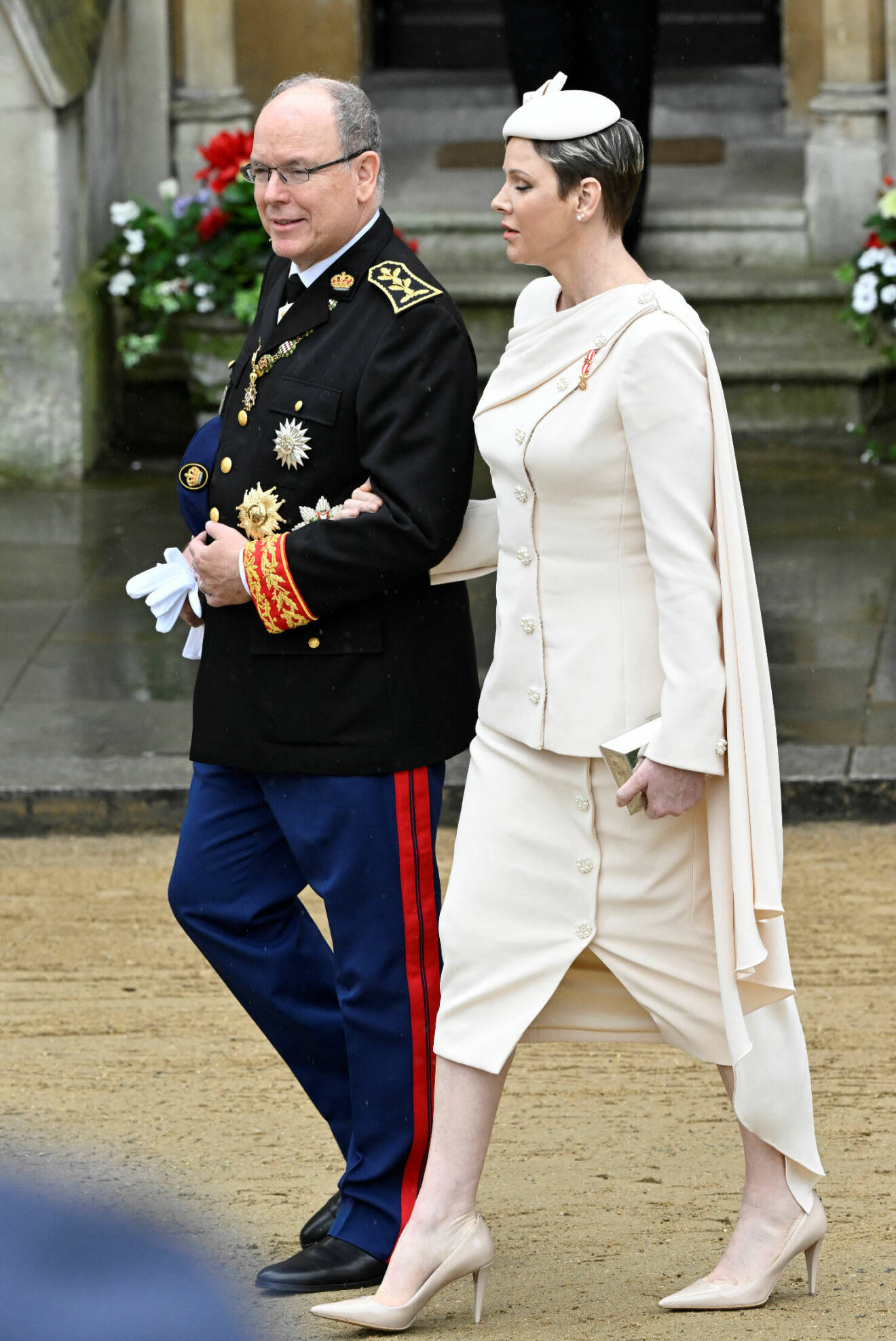Furst Albert och furstinnan Charlene på kung Charles och drottning Camillas kröning