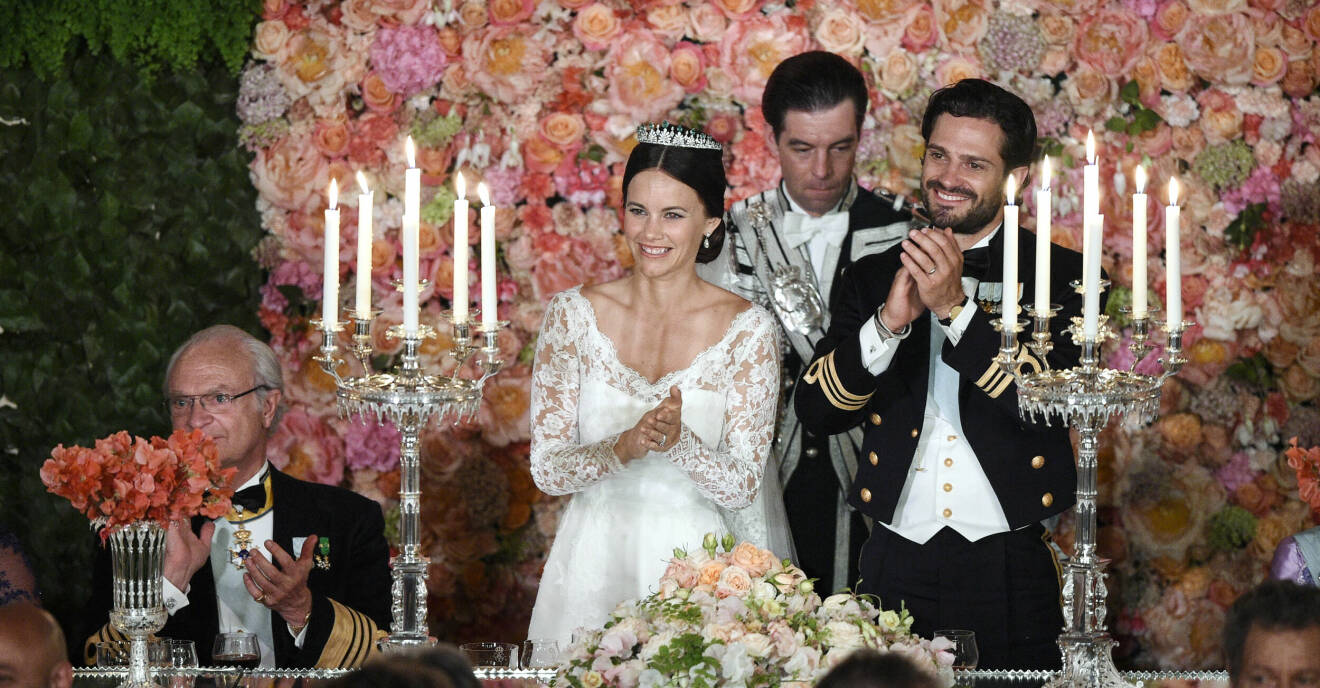 Prinsessan Sofia och prins Carl Philip applåderar efter att Molly Sandén framfört Sofias sång till prinsen på deras bröllop
