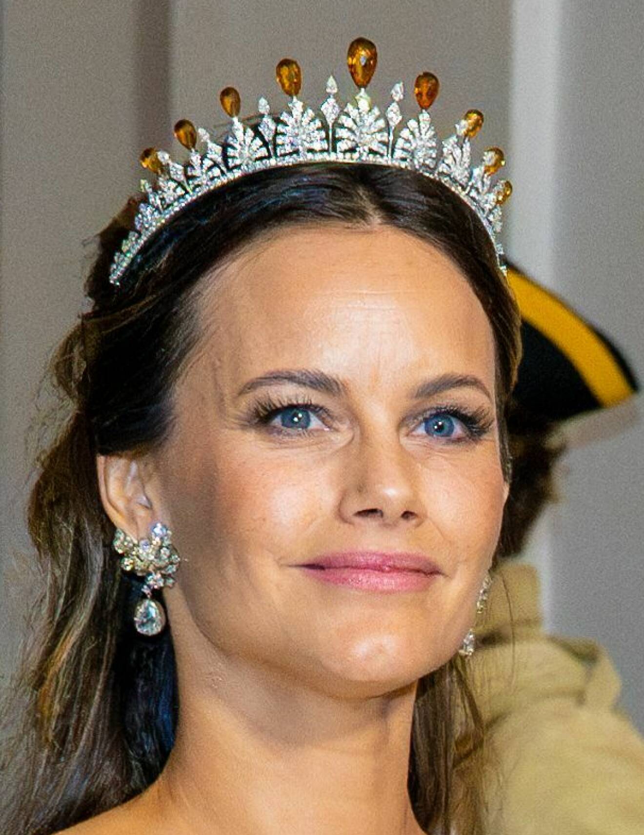 Prinsessan Sofias tiara toppad med gula stenar 2023