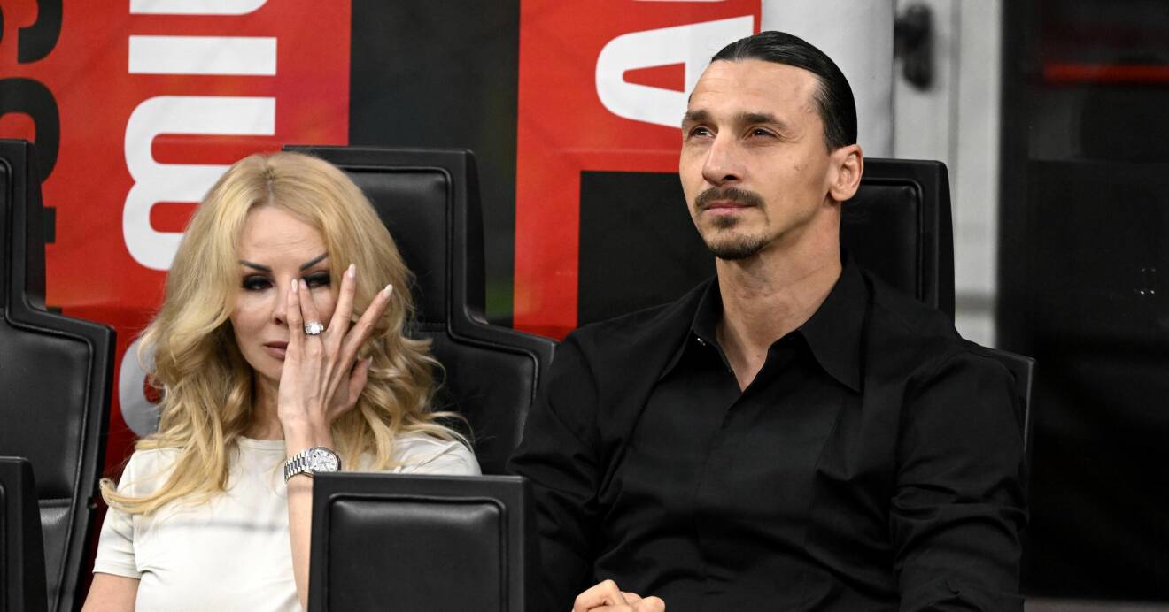 Helena Seger torkar bort en tår i samband med att Zlatan Ibrahimovic meddelar att han avslutar karriären som fotbollsproffs