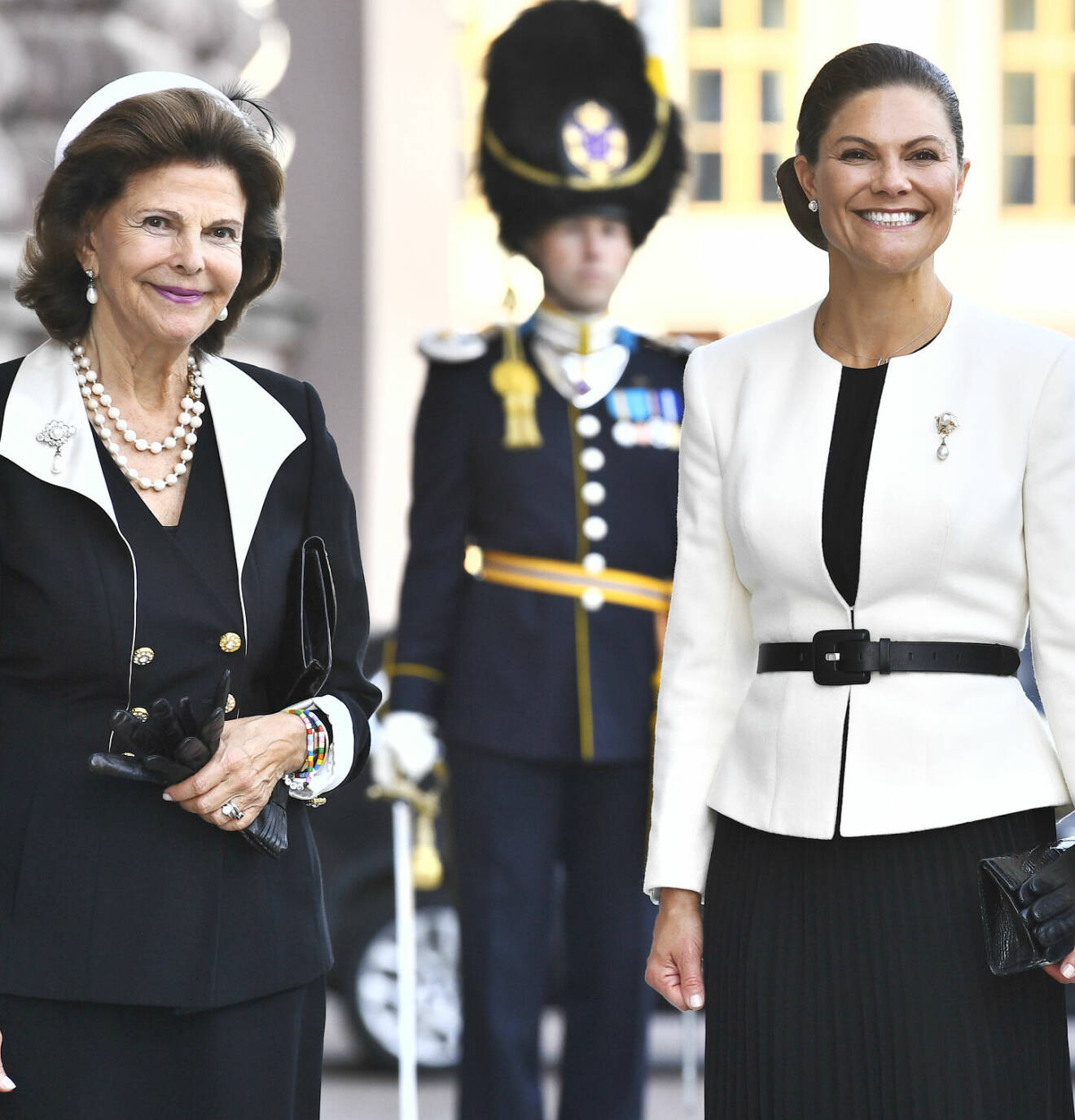 Drottning Silvia och kronprinsessan Victoria – klädkoden vid riksmötets öppnande