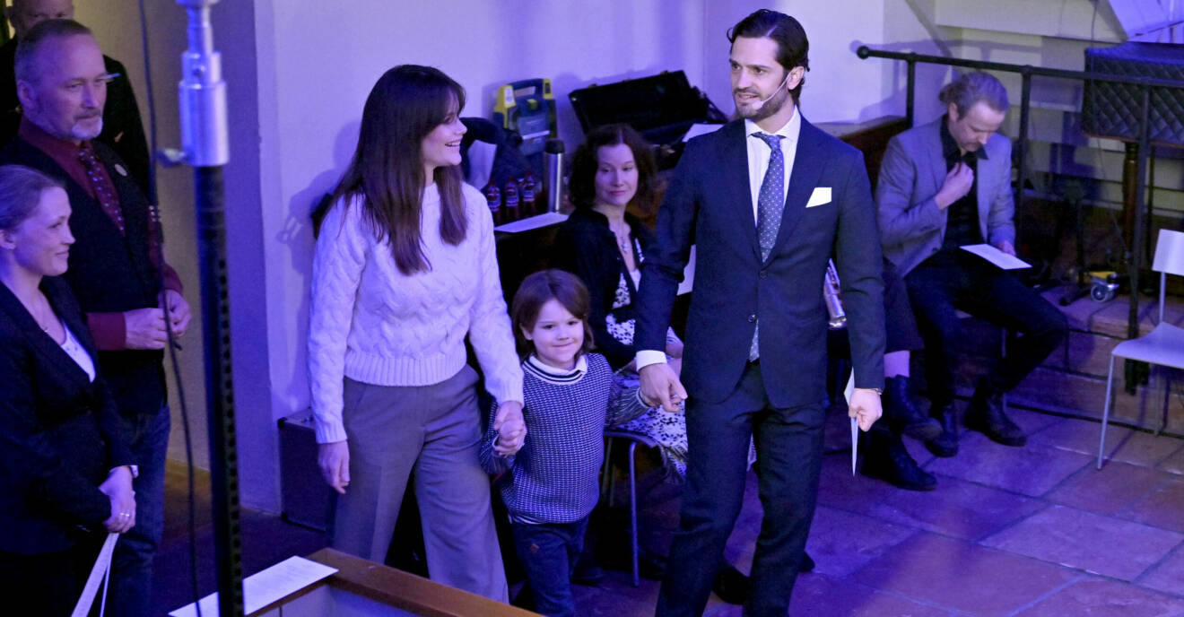 Prins Carl Philip och prinsessan Sofia med sin son prins Alexander närvarar vid till den traditionella högtidsfesten i Mora kyrka inför Vasaloppet.
