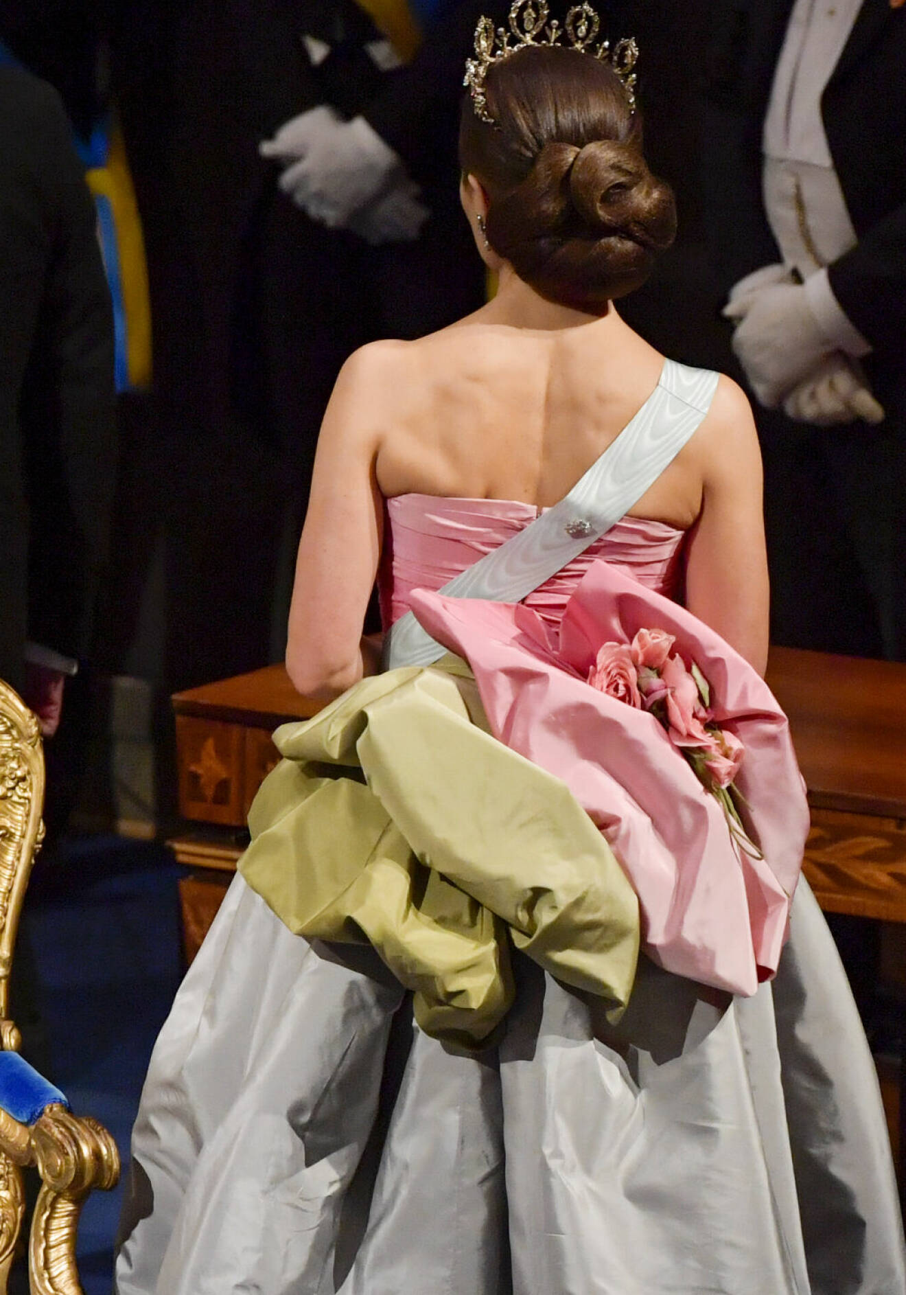 Kronprinsessan Victoria 2018 i drottning Silvias Nina Ricci-klänning från Nobel 1995