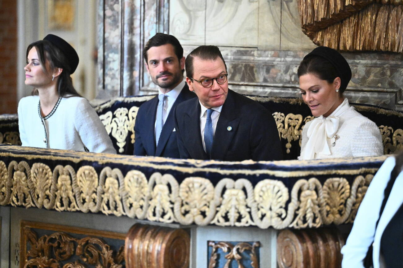 Prinsessan Sofia, prins Carl Philip, prins Daniel och kronprinsessan Victoria under gudstjänsten i Storkyrkan vid Riksmötet 2023