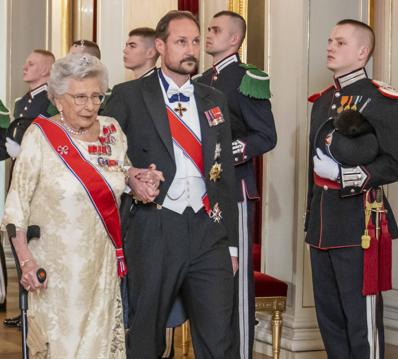 Prinsessan Astrid med kronprins Haakon på galafest på slottet i Oslo 2023