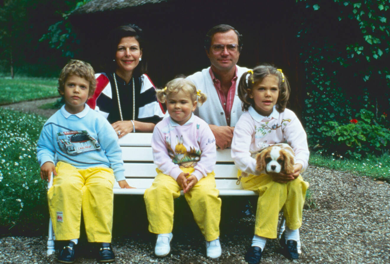 Prins Carl Philip, prinsessan Madeleine, kronprinsessan Victoria, drottning Silvia, kung Carl XVI Gustaf, Solliden, Öland 1984