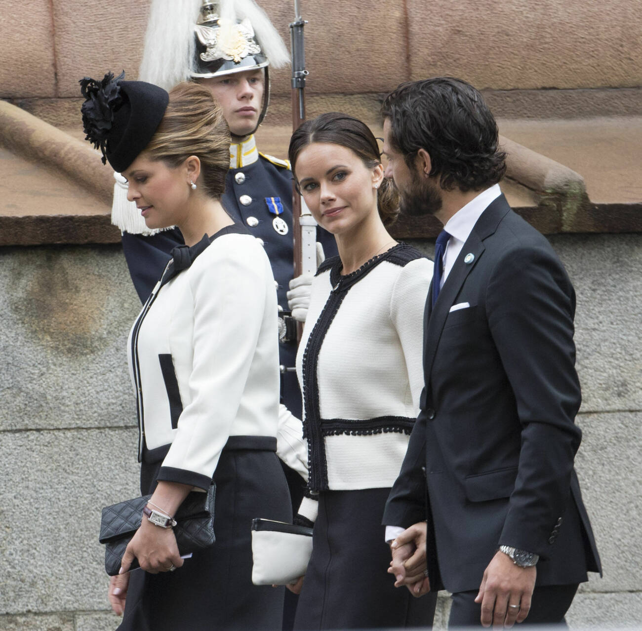 Kunglig klädkrock: Prinsessan Madeleine och prinsessan Sofia vid riksmötet 2015