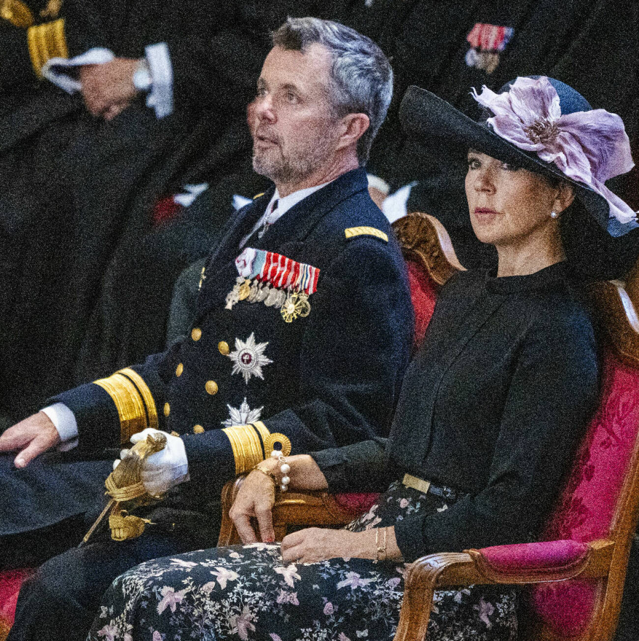 Kronprinsessan Mary och kronprins Frederik i Holmens Kirke under Flagdag for Danmarks udsendte 2023