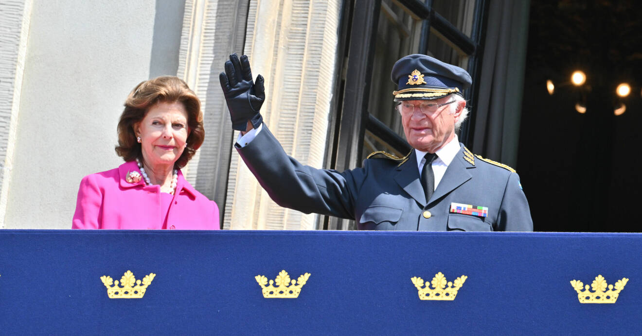 Högtidlighållande av Högvakten 500 år på Yttre borggården på Stockholms slott på midsommardagen i närvaro av kung Carl XVI Gustaf och drottning Silvia.