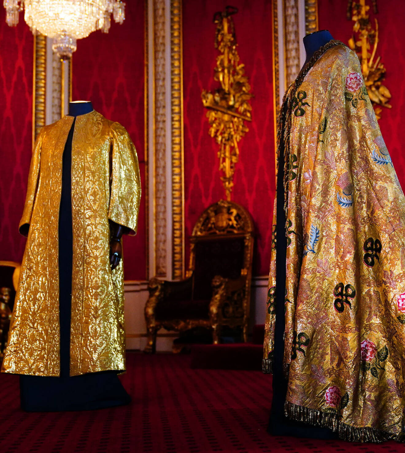Kung Charles kröningslook – hans kröningskläder