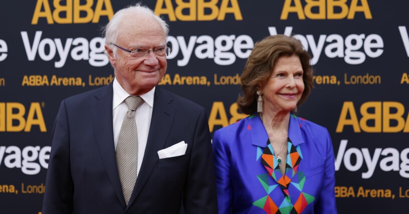 Ett spänt kungapar redo för en musikupplevelse! Kung Carl Gustaf och drottning Silvia