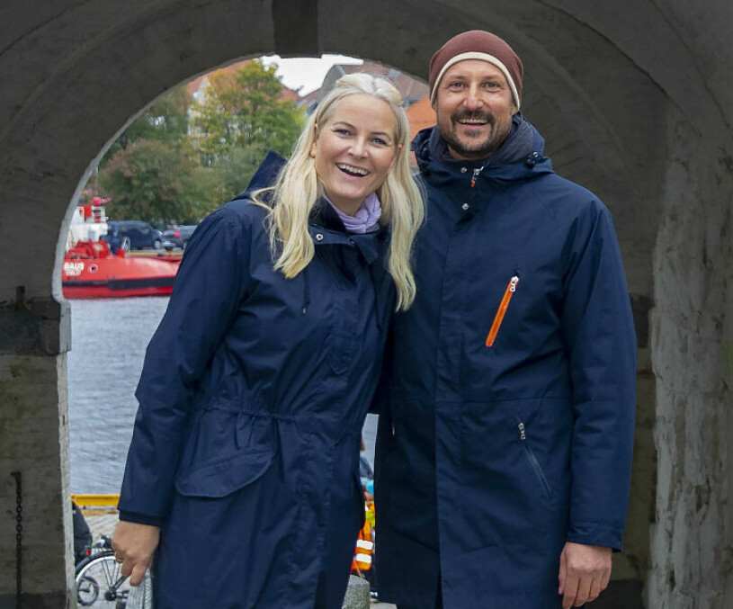22 år tillsammans – och kärleken lyser på bilderna. Kronprinsessan Mette-Marit Kronprins Haakon