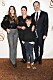 Dominika Peczynski och Anders Borg i minglet med Dominikas barn Hannah och Harry Bahri. 