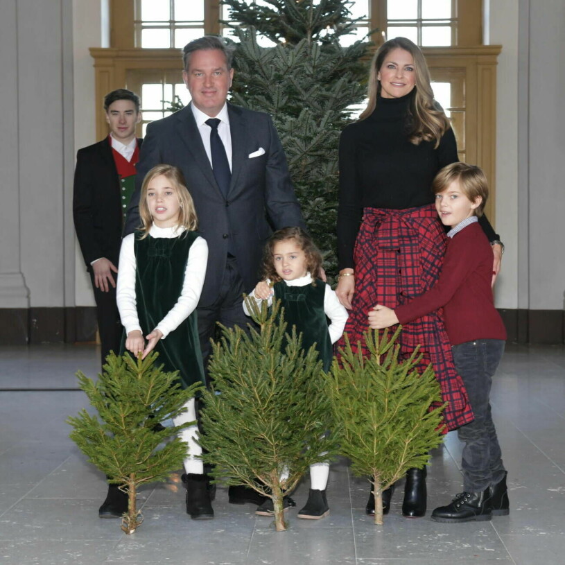Prinsessbarnen fick varsin minatyrgran. Chris O'Neill, prinsessan Leonore, prinsessan Adrienne, prinsessan Madeleine och prins Nicolas