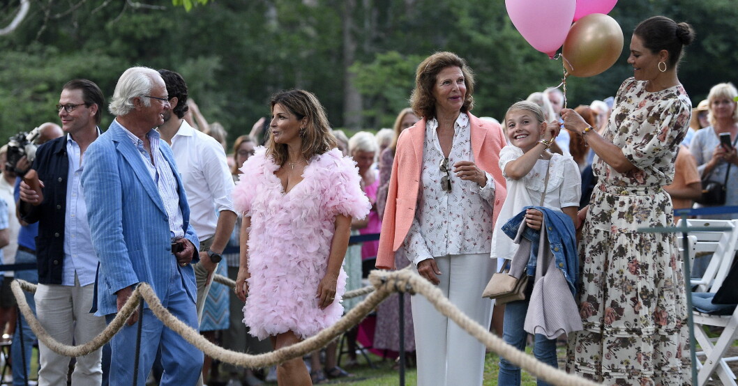 Carola Häggkvist hade en oförglömlig kväll med kungafamiljen! Prins Daniel, kung Carl Gustaf, Carola Häggkvist, drottning Silvia, prinsessan Estelle och kronprinsessan Victoria