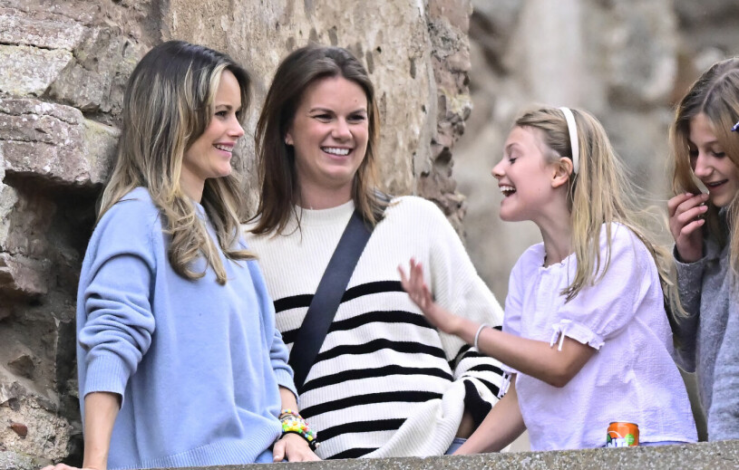 Kungligheterna dök upp på bästa humör. Prinsessan Sofia