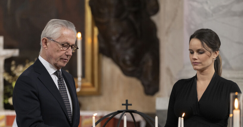 Tord Magnuson och prinsessan Sofia tänder ett ljus för alla vi har mist. Tord Magnuson och prinsessan Sofia