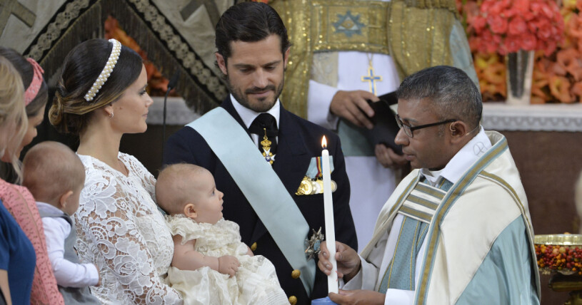 Michael Bjerkhagen har en central roll i kungafamiljens liv, här på prins Alexanders dop. Prinsessan Sofia, prins Alexander, prins Carl Philip och Michael Bjerkhagen