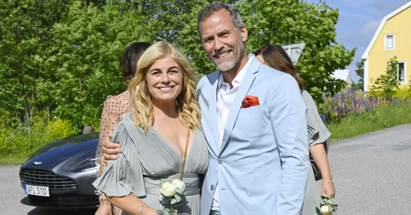 Pernilla Wahlgren och Christian Bauer på Magnus Normans bröllop i somras. Tänk, nu är de förlovade själva! Pernilla Wahlgren och Christian Bauer på Magnus Normans bröllop