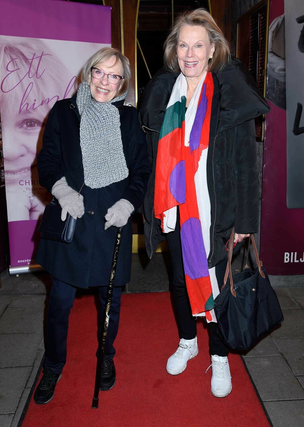På alldeles strålande humör kom goda vännerna Karin Falck och Arja Saijonmaa. På alldeles strålande humör kom goda vännerna Karin Falck och Arja Saijonmaa.