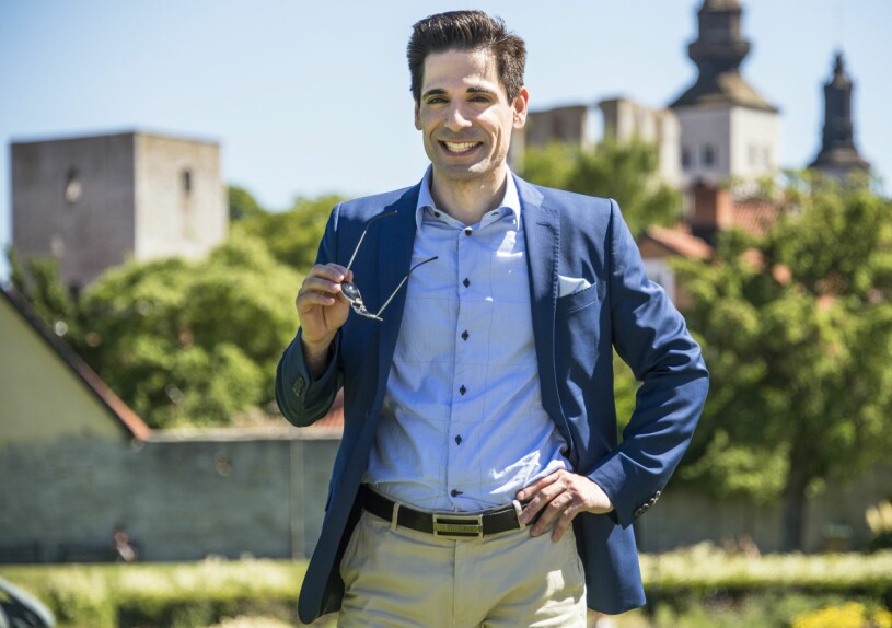TV4:s färgstarka profil Marcus Oscarsson. Det är bara att konstatera – vår kronprinsessa har ett väldigt coolt kontaktnät.