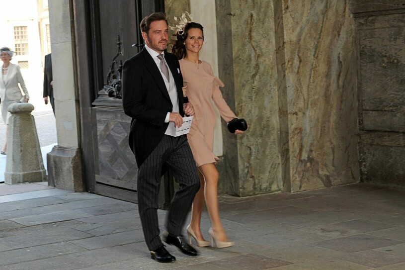 Ingifta i kungafamiljen, men vänner sedan tidigare. Chris O'Neill och prinsessan Sofia på prinsessan Estelles dop 2012
