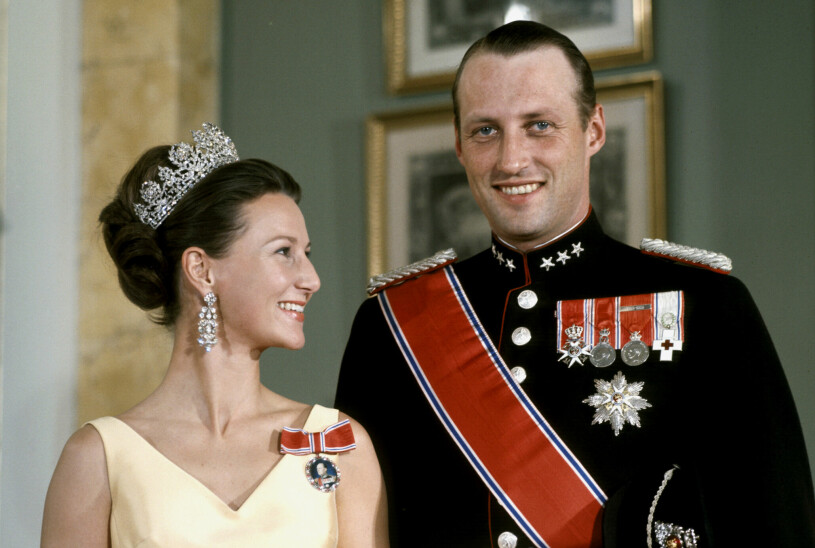 Kronprins Harald fick kämpa för att få sin Sonja – han var en av de första tronarvingarna som tilläts gifta sig av kärlek. Här ser vi kronprinsparet 1969, ett år efter bröllopet.
