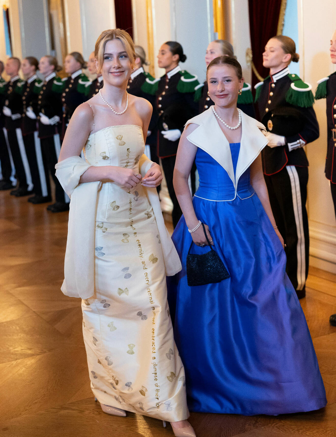 Prinsessan Märtha Louises barn Emma Behn och Leah Behn på fest på slottet