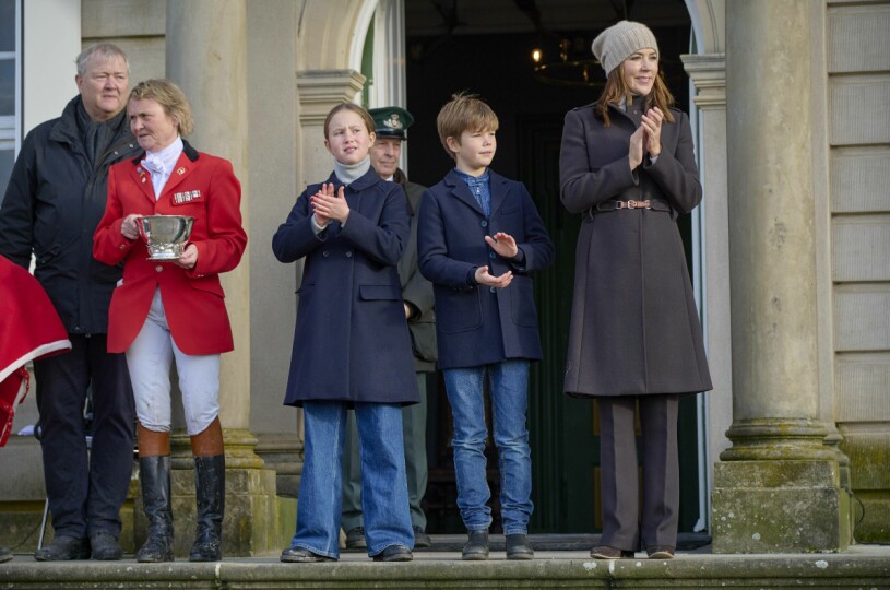 Yngsta barnen Josephine och Vincent hängde på. Kronprinsessan Mary Hubertusjakt Prinsessan Josephine Prins Vincent Pradakappa