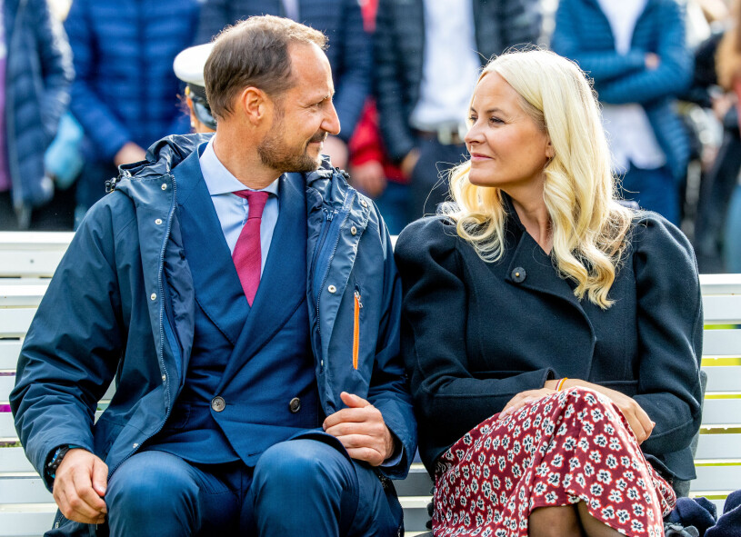 Fint att hon hade Haakon vid sin sida. Kronprinsessan Mette-Marit Kronprins Haakon