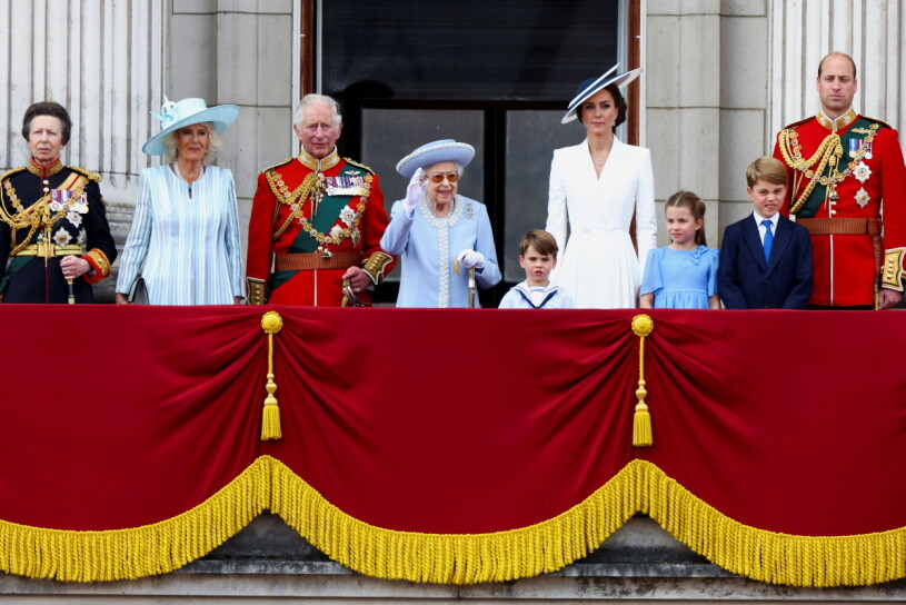 Drottningen med sin familj. En stor och högtidlig stund! Drottning Elizabeth 70 år på tronen