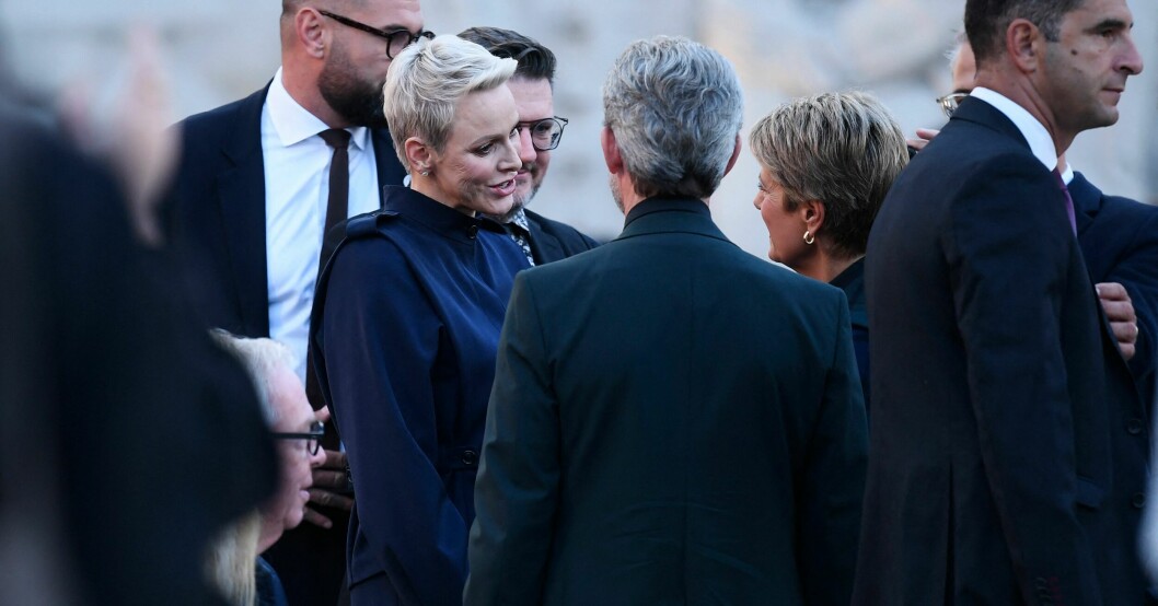 Furstinnan Charlene överraskade alla på Akris modevisning! Furstinnan Charlene