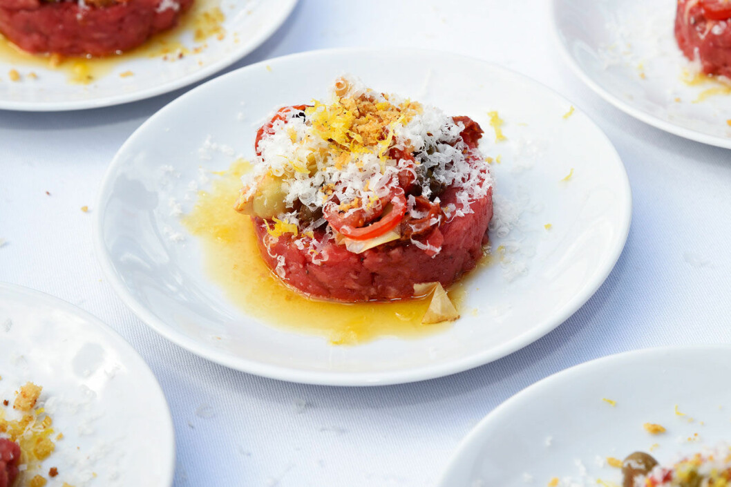 Råbiff och tomatsallad var lite av vad det bjöds på. Råbiff och tomatsallad var lite av vad det bjöds på.