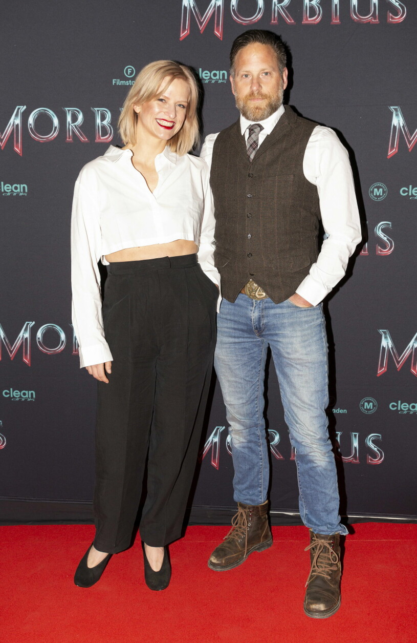 Göran Gillinger med hustrun Jenna Gillinger Vimmel vid galapremiär av filmen Morbius på biograf Rigoletto, Stockholm 2022