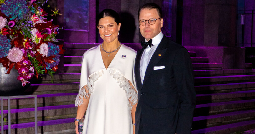 Även Victoria och Daniel följer den oskrivna kungliga regeln.
