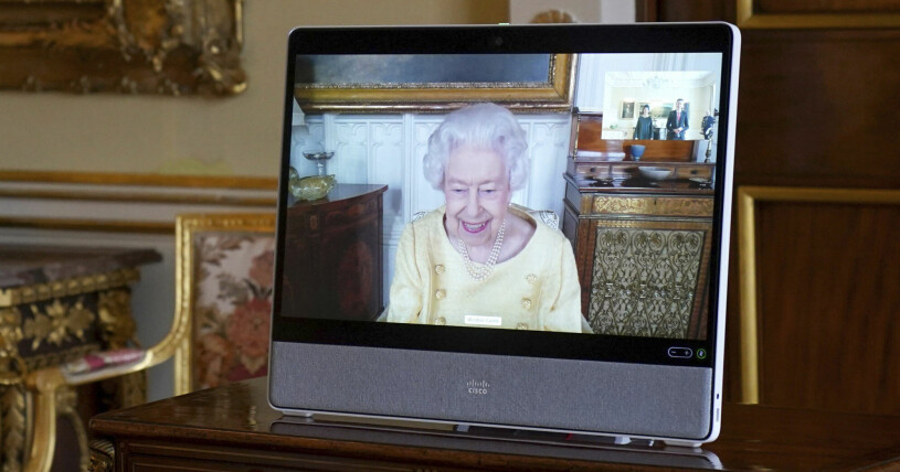 Första bilden på drottning Elizabeth sedan sjukhusvistelsen. Drottning Elizabeth ger audiens