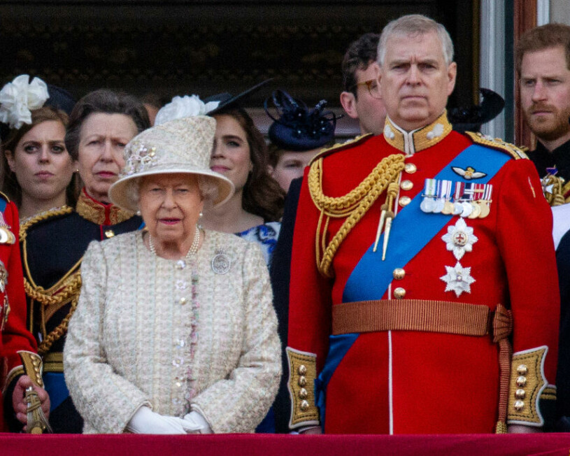 Drottning Elizabeth med prins Andrew, som brukar kallas hennes älsklingsson. Drottning Elizabeth Prins Andrew