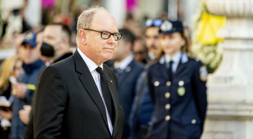 Furst Albert har smittats av covid-19 för tredje gången. Furst Albert har smittats av covid-19 för tredje gången.