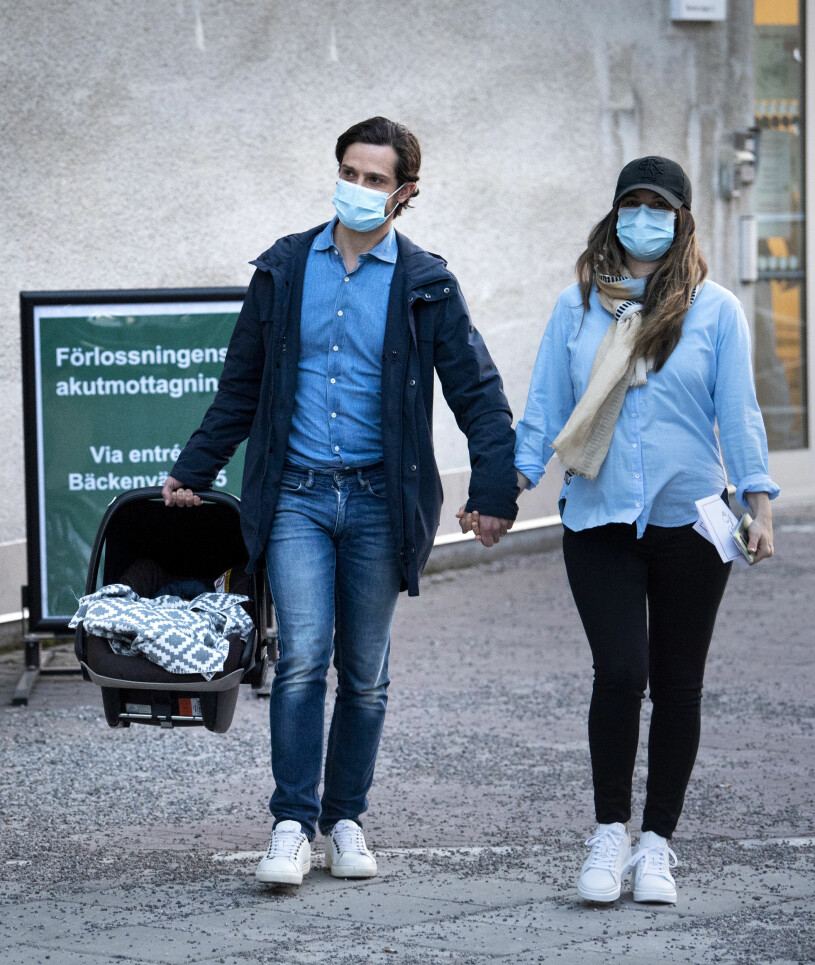 Prins Julian fick åka hem från BB när han bara var sju timmar gammal. Prins Carl Philip Prinsessan Sofia Prins Julian Danderyds sjukhus