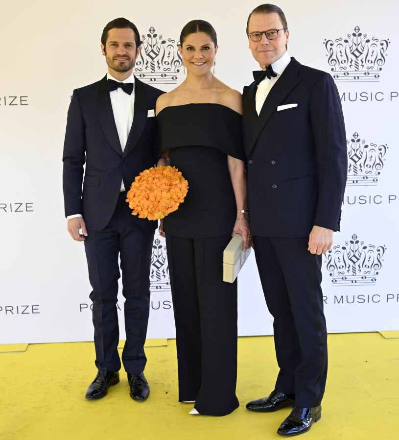 Carl Philip, Victoria och Daniel anländer till Polarpriset.