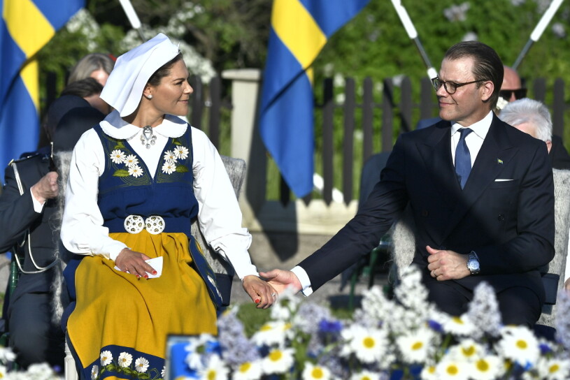Kronprinsessan Victoria och prins Daniel deltog i det traditionsenliga nationaldagsfirandet på Skansen i Stockholm.