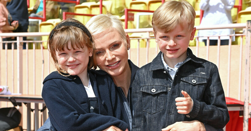 En leende furstinna på uppdrag! Här med barnen prinsessan Gabriella och prins Jacques, 7. Prinsessan Gabriella, furstinnan Charlene och prins Jacques