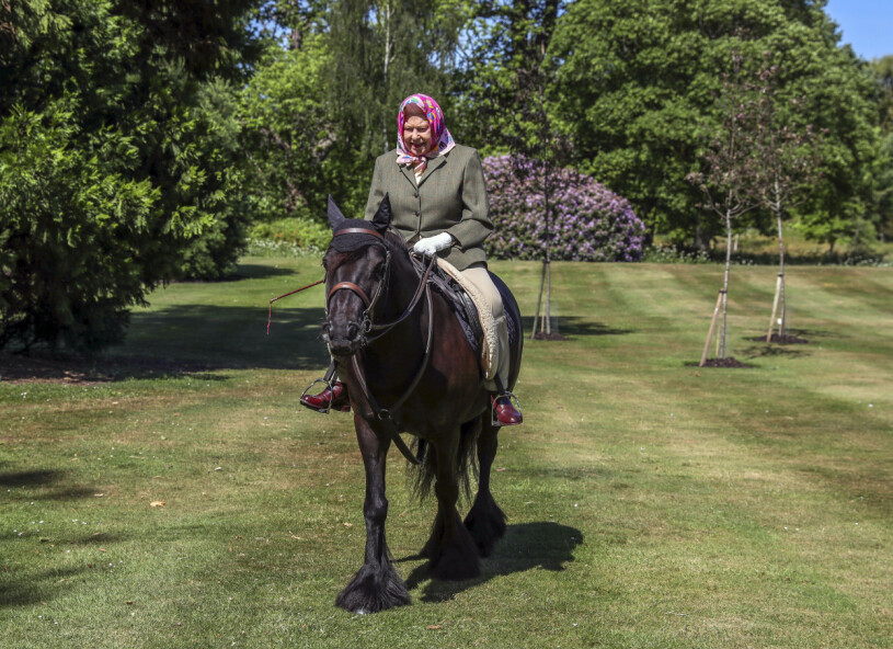 Drottning Elizabeth rider ofta i området där paret greps. Drottning Elizabeth rider på Windsor Castle till häst ridtur