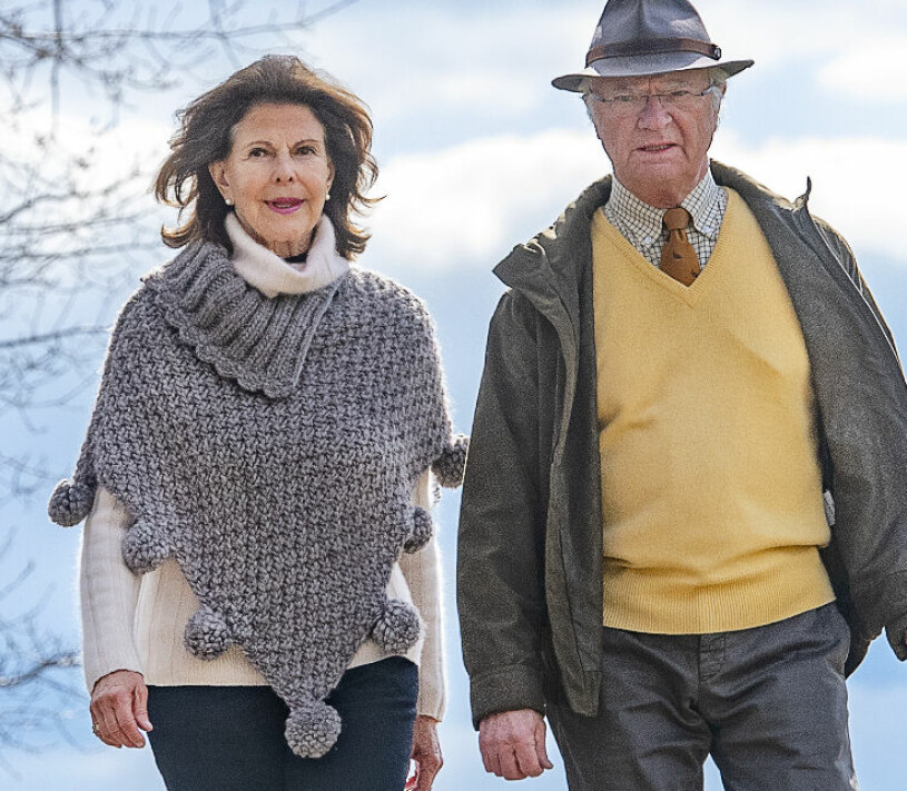 Kungen och drottningen fritidsklädda