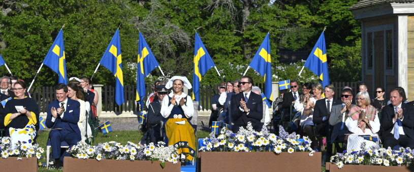 Kronprinsessan Victoria och prins Daniel i högsätet vid nationaldagsfirandet på Skansen. Kronprinsessan Victoria och prins Daniel Nationaldagsfirandet på Skansen 2021
