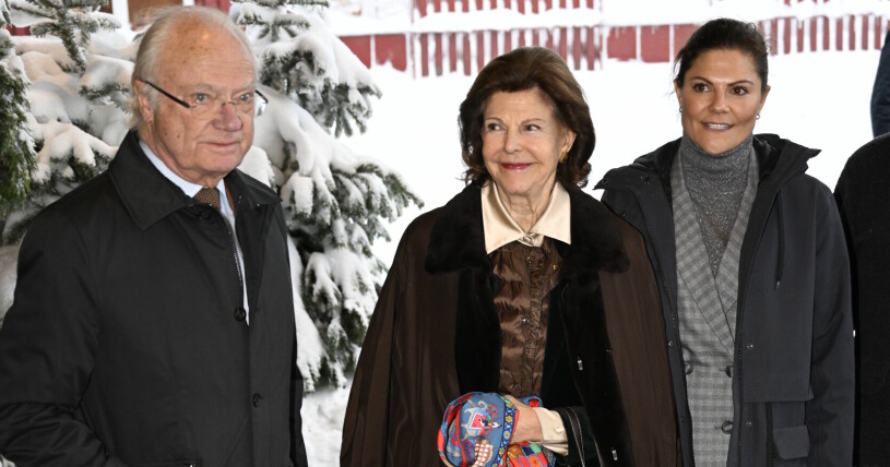 Kung Carl Gustaf, drottning Silvia och kronprinsessan Victoria anländer till Folk och Försvars rikskonferens i Sälen på söndagen.